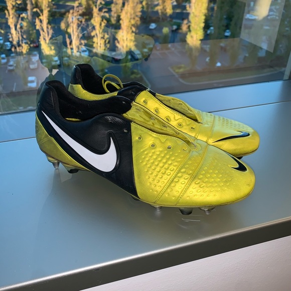 poshmark soccer cleats